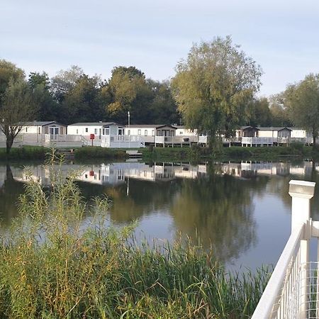 Lakeside Cotswold Holiday Home Cirencester Ngoại thất bức ảnh