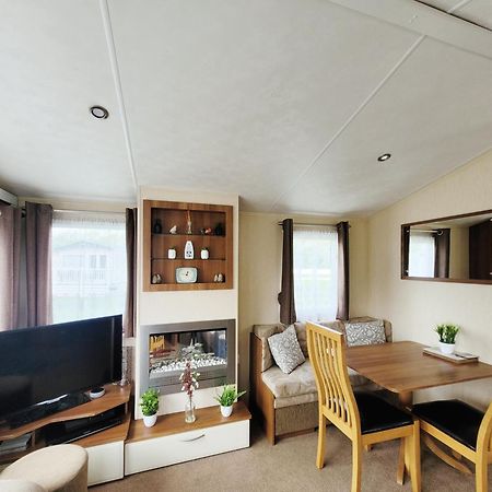 Lakeside Cotswold Holiday Home Cirencester Ngoại thất bức ảnh