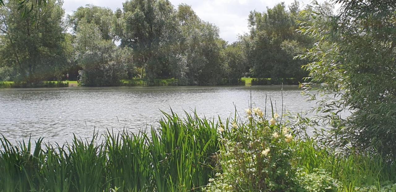 Lakeside Cotswold Holiday Home Cirencester Ngoại thất bức ảnh