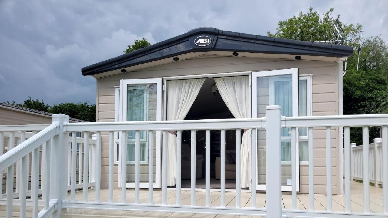 Lakeside Cotswold Holiday Home Cirencester Ngoại thất bức ảnh