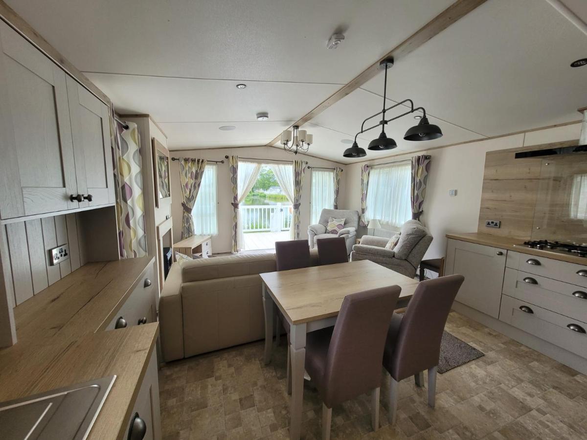 Lakeside Cotswold Holiday Home Cirencester Ngoại thất bức ảnh
