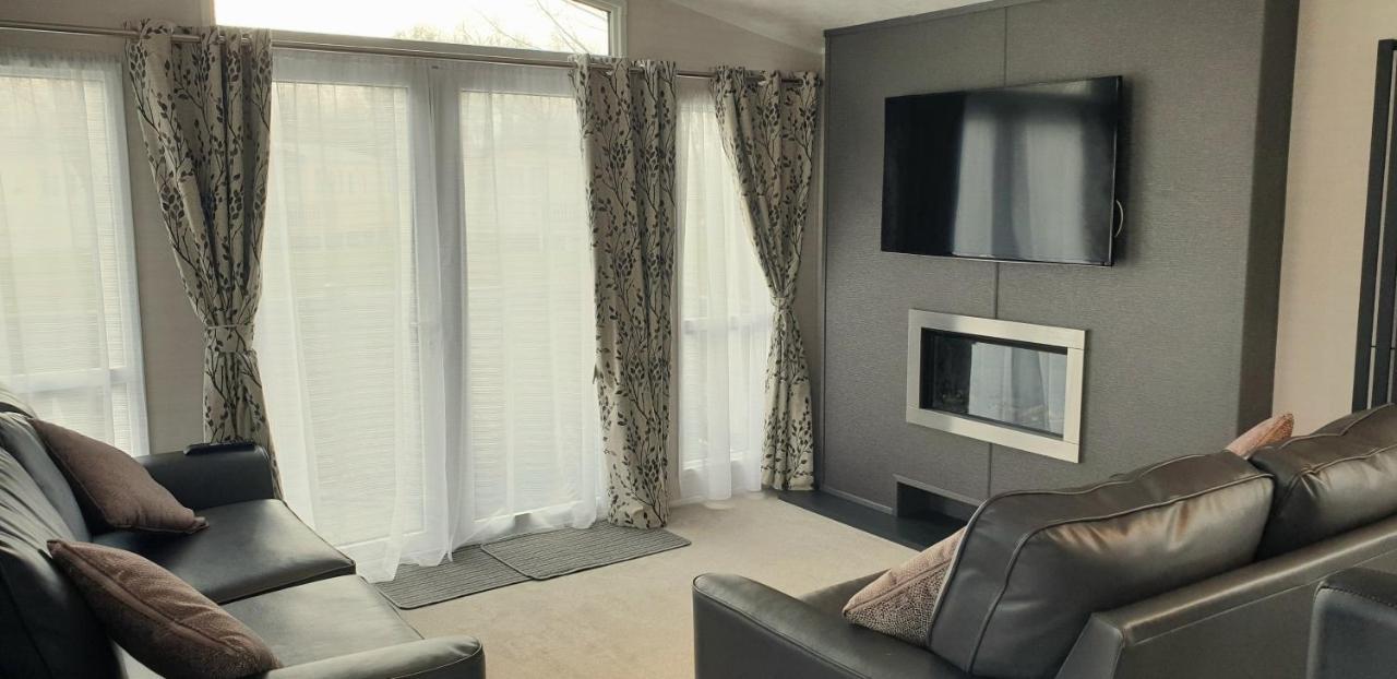 Lakeside Cotswold Holiday Home Cirencester Ngoại thất bức ảnh