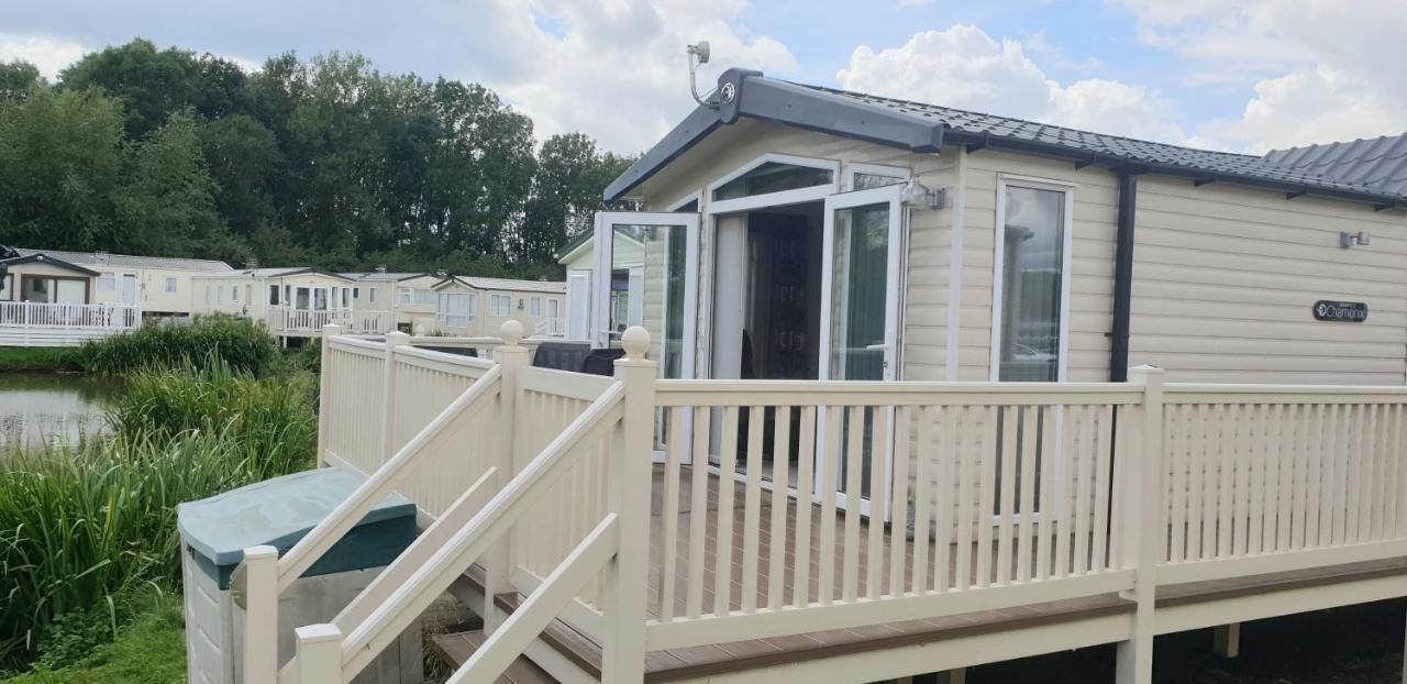 Lakeside Cotswold Holiday Home Cirencester Ngoại thất bức ảnh