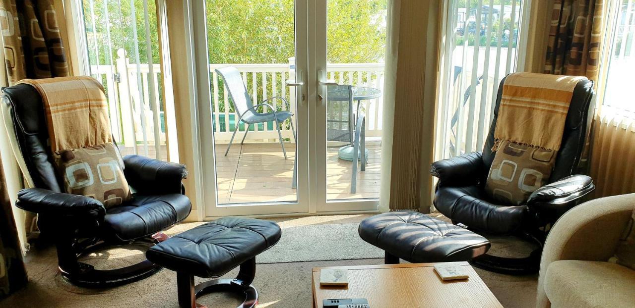 Lakeside Cotswold Holiday Home Cirencester Ngoại thất bức ảnh