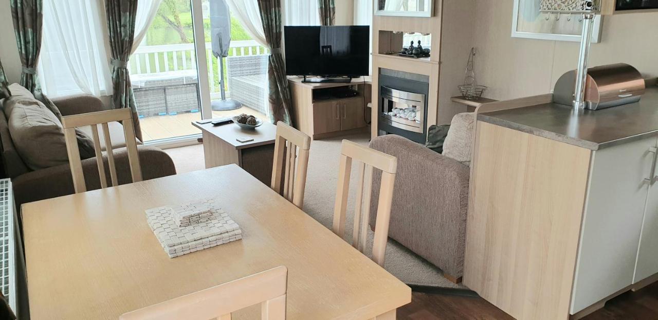 Lakeside Cotswold Holiday Home Cirencester Ngoại thất bức ảnh