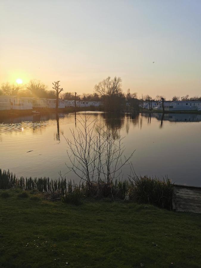 Lakeside Cotswold Holiday Home Cirencester Ngoại thất bức ảnh