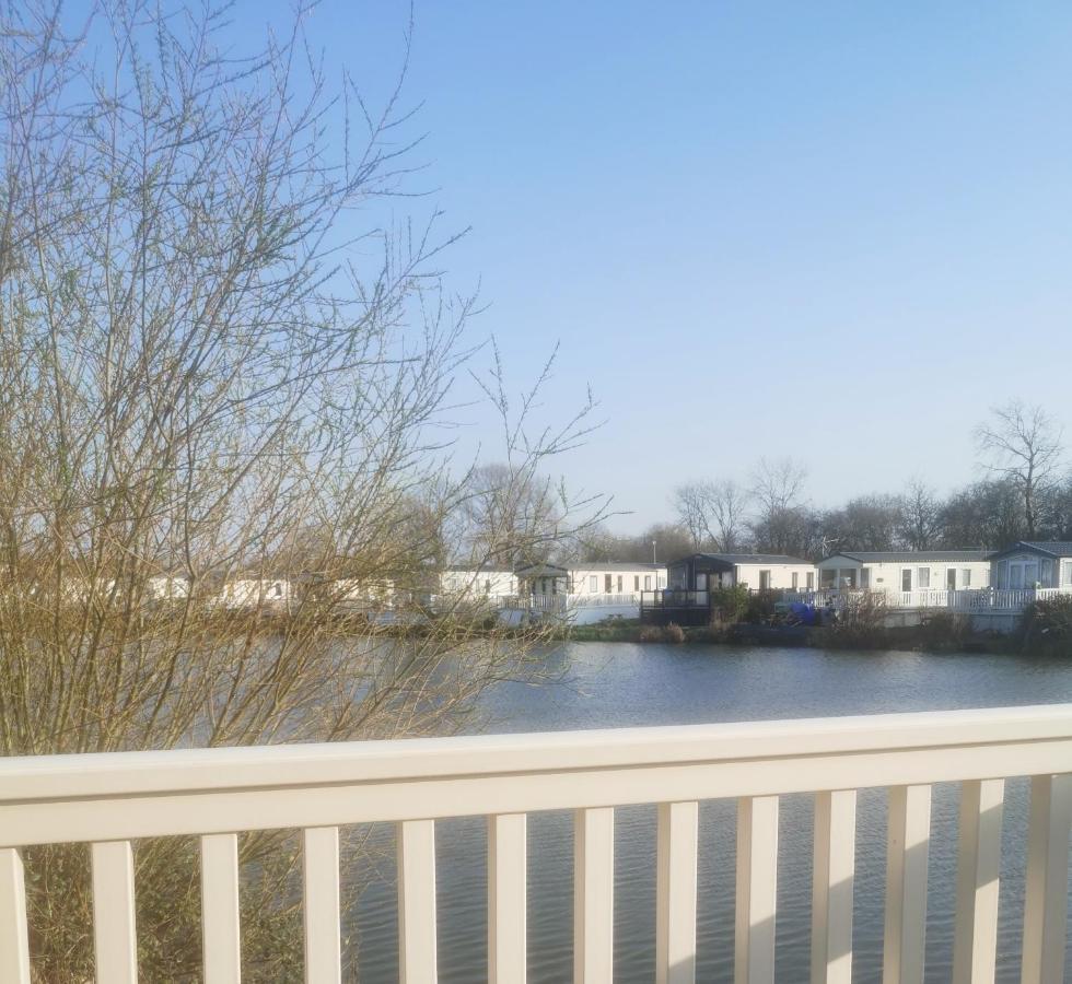 Lakeside Cotswold Holiday Home Cirencester Ngoại thất bức ảnh