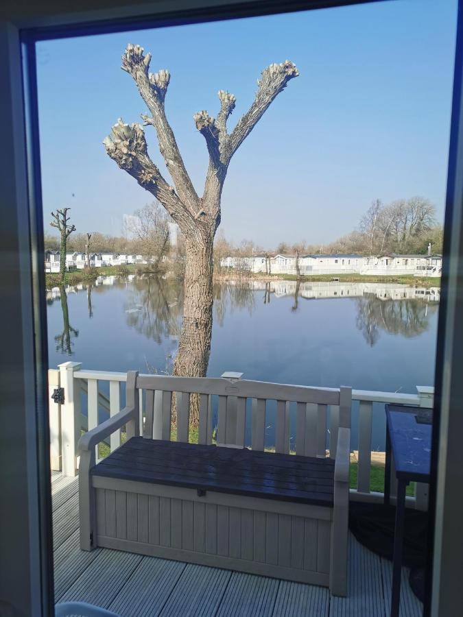 Lakeside Cotswold Holiday Home Cirencester Ngoại thất bức ảnh