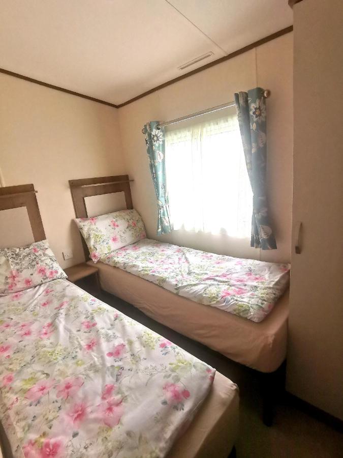 Lakeside Cotswold Holiday Home Cirencester Ngoại thất bức ảnh