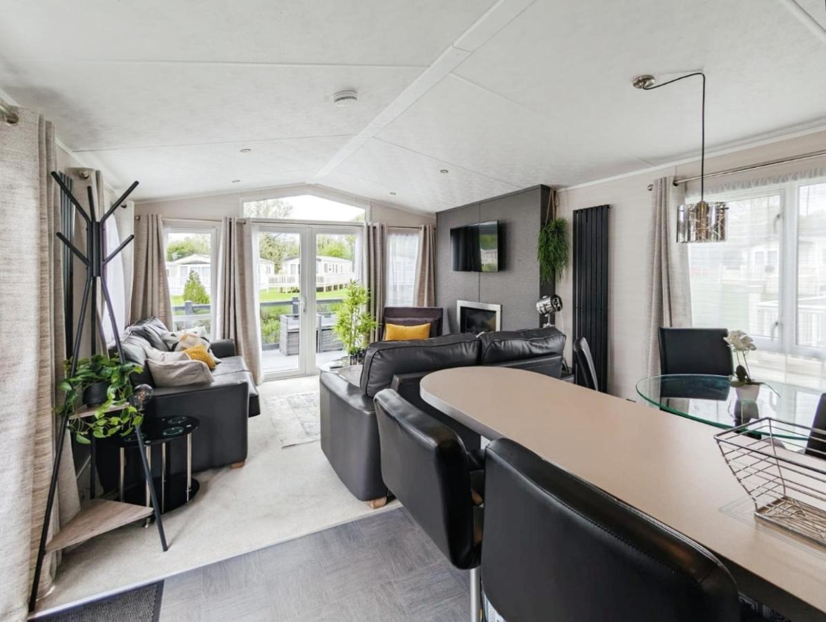 Lakeside Cotswold Holiday Home Cirencester Ngoại thất bức ảnh