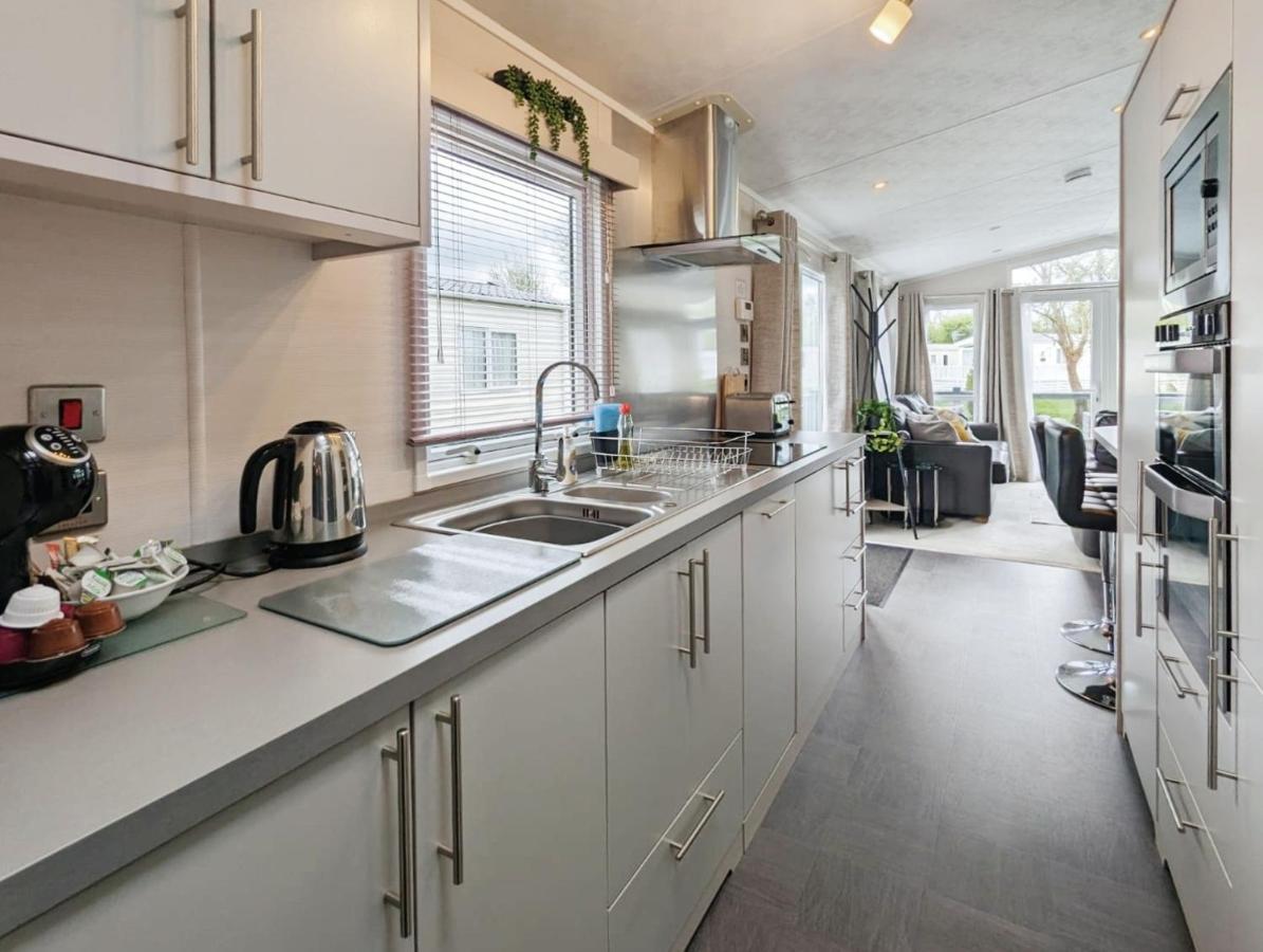 Lakeside Cotswold Holiday Home Cirencester Ngoại thất bức ảnh
