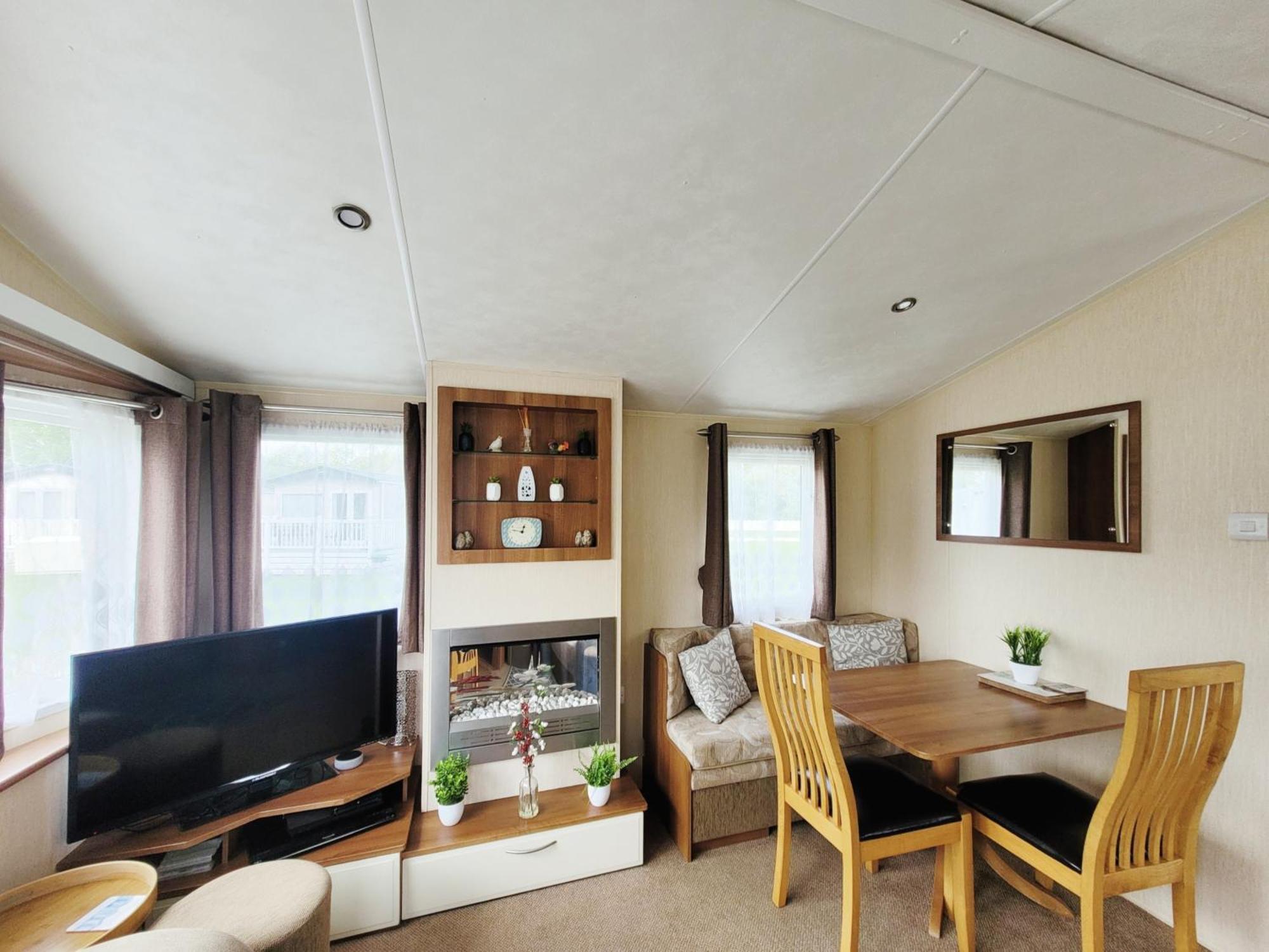 Lakeside Cotswold Holiday Home Cirencester Ngoại thất bức ảnh